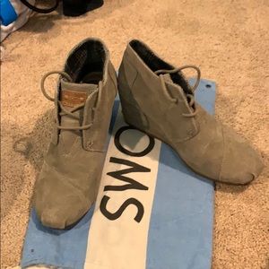 Toms suede booties